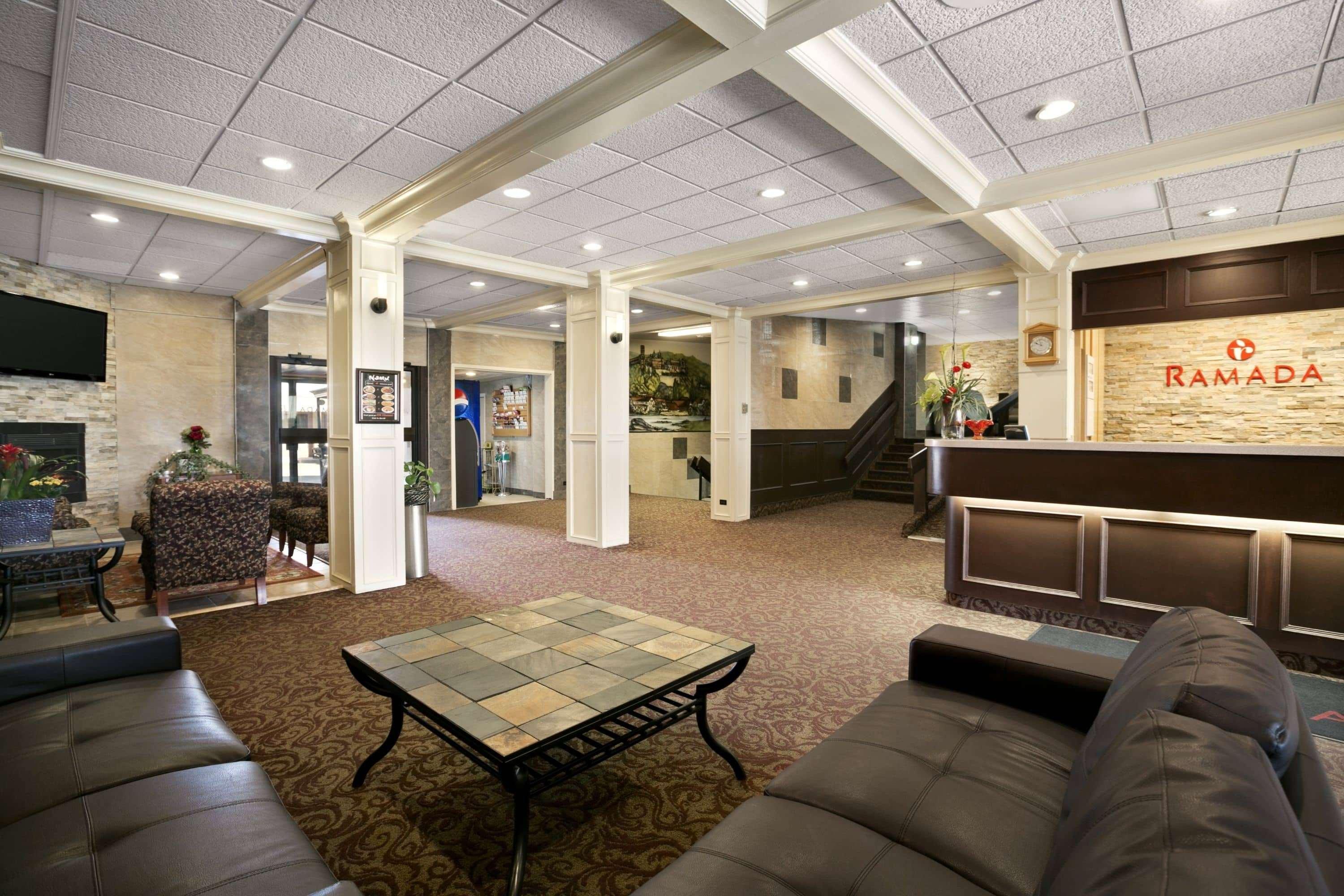 Ramada By Wyndham Lethbridge Hotel Luaran gambar