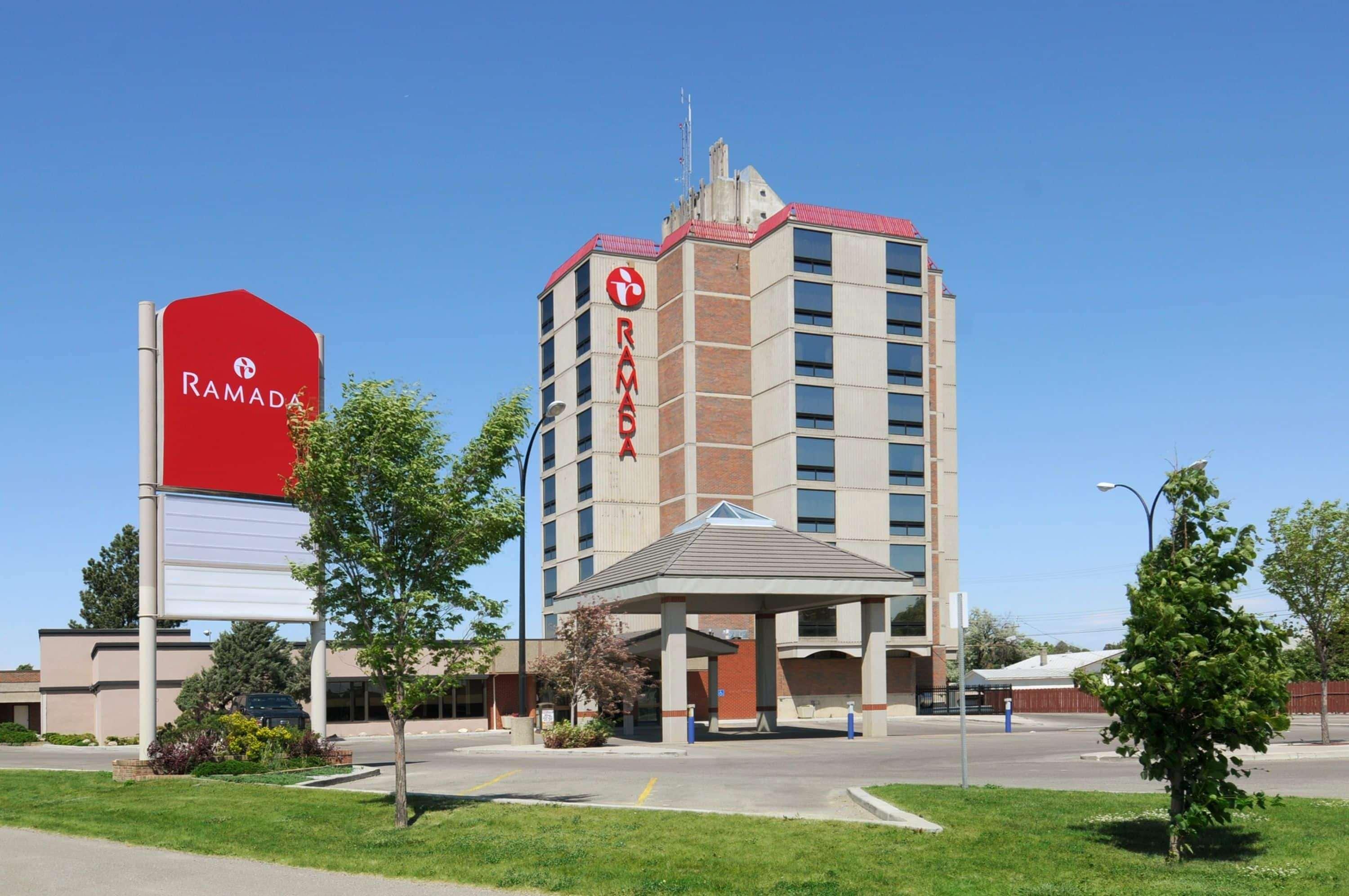 Ramada By Wyndham Lethbridge Hotel Luaran gambar